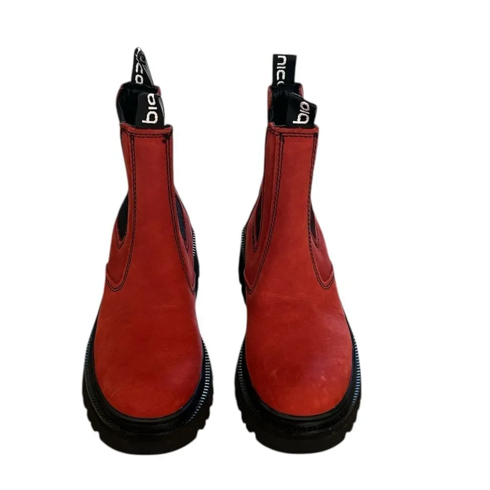 Bionica Dina Rogue Red Women’s Boot, size 8, NWOT Floor display